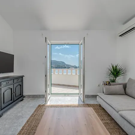 Daire Beachfront *