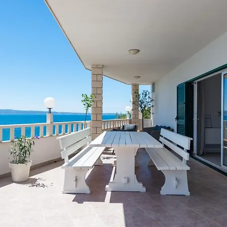 Beachfront Apartment *