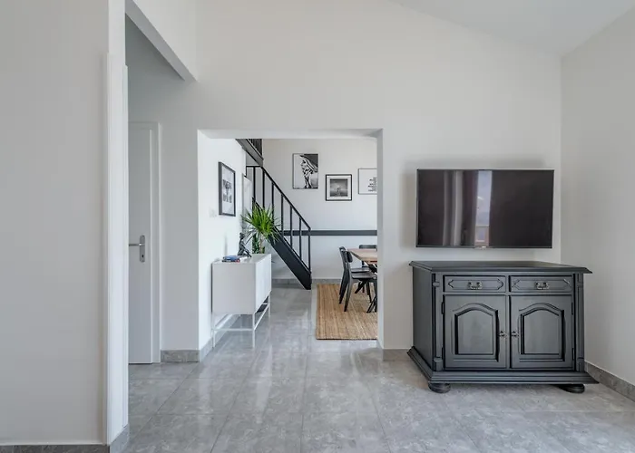 Beachfront Apartment *